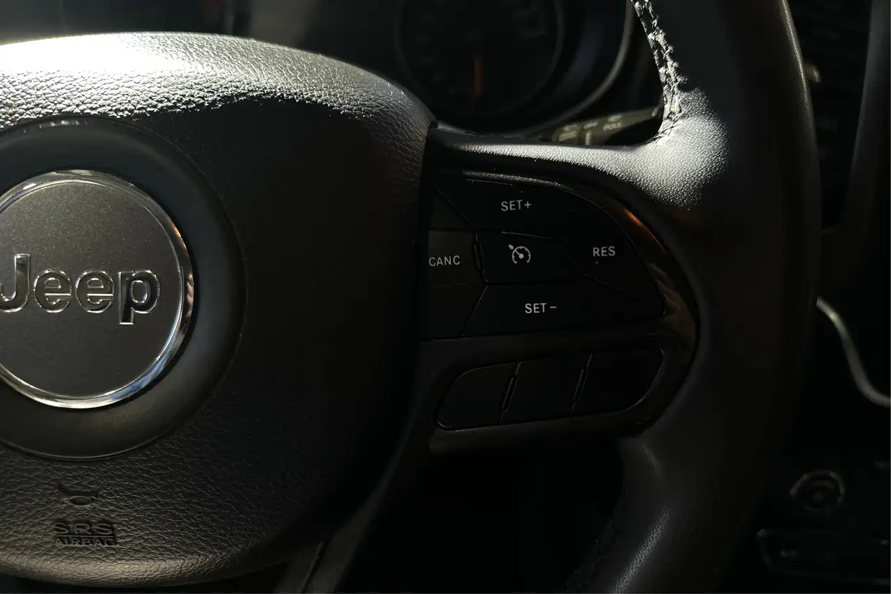 Jeep Cherokee снимка Jeep Cherokee
