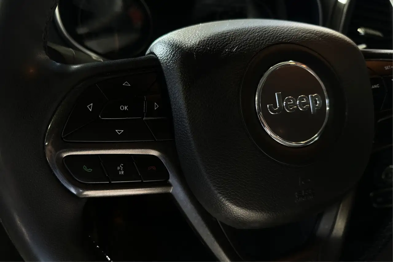 Jeep Cherokee снимка Jeep Cherokee