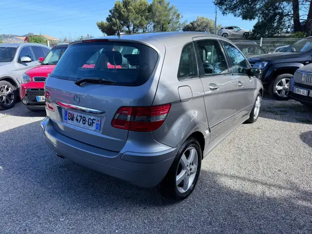 Mercedes-Benz B-Class view 4