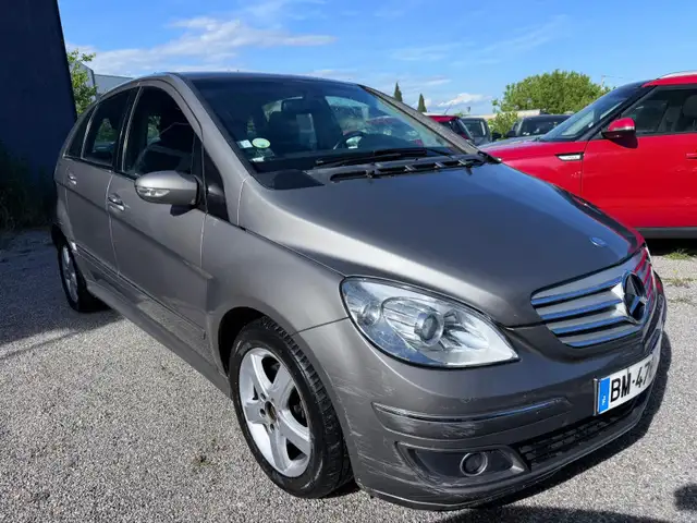 Mercedes-Benz B-Class view 3