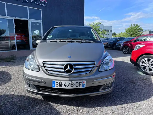 Mercedes-Benz B-Class view 2