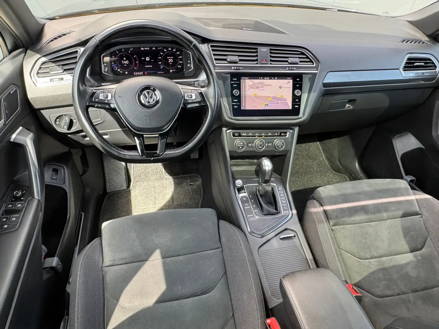 Volkswagen Tiguan Allspace * 7prs. * R-Line * El. panodak * El. trekhaak * Ca Grijs - 2