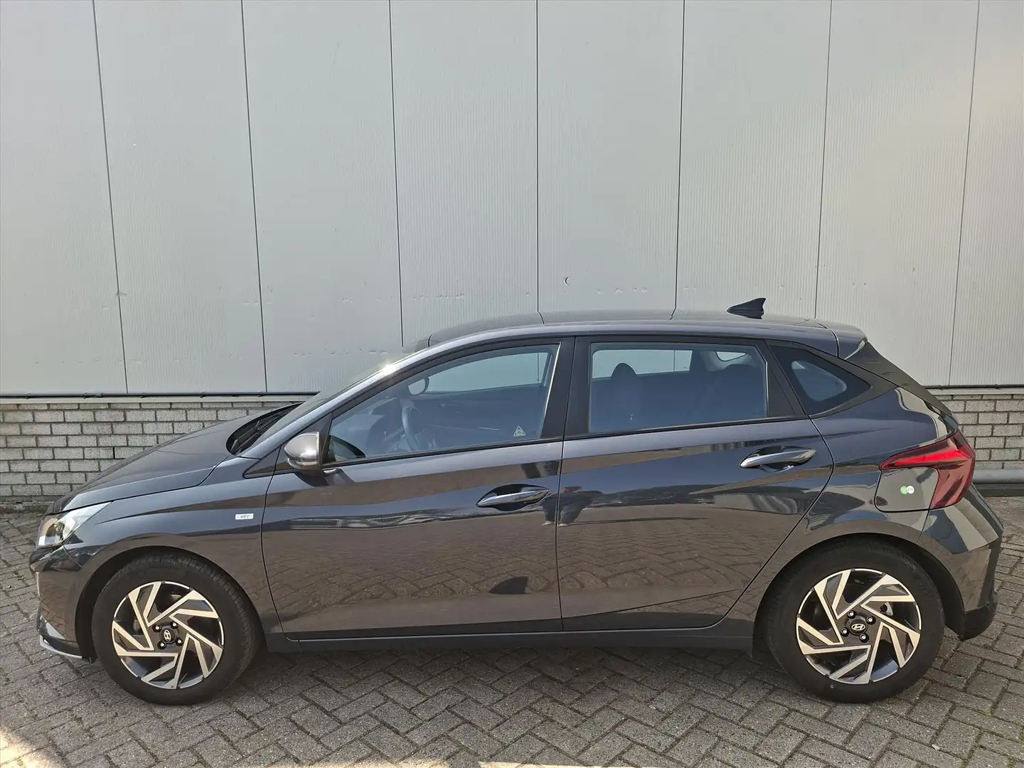 Hyundai i20 1.0 T-GDI 48V MHEV 100pk Comfort Smart | Grau - 2