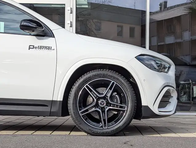 Mercedes-Benz GLA 200 d 4MATIC Österreich-Edition AMG Line Ansicht 11
