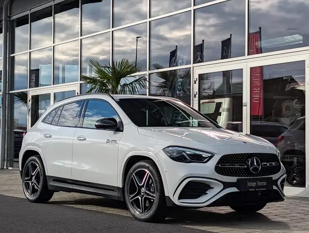 Mercedes-Benz GLA 200 d 4MATIC Österreich-Edition AMG Line Ansicht 9