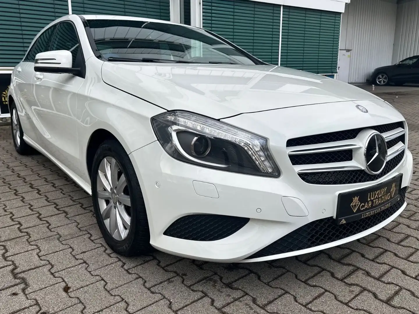 Mercedes-Benz A 180 BlueEfficiency Navi*PDC*Bi-Xenon*Garantie* Weiß - 2