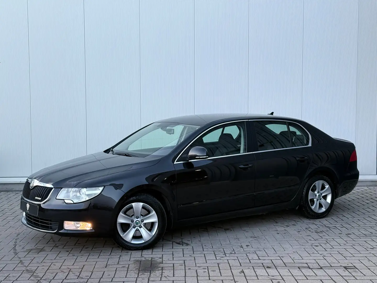 Skoda Superb ✅1.6 TDI GARANTIE Airco Navi Memory Trekh Parks. Noir - 1