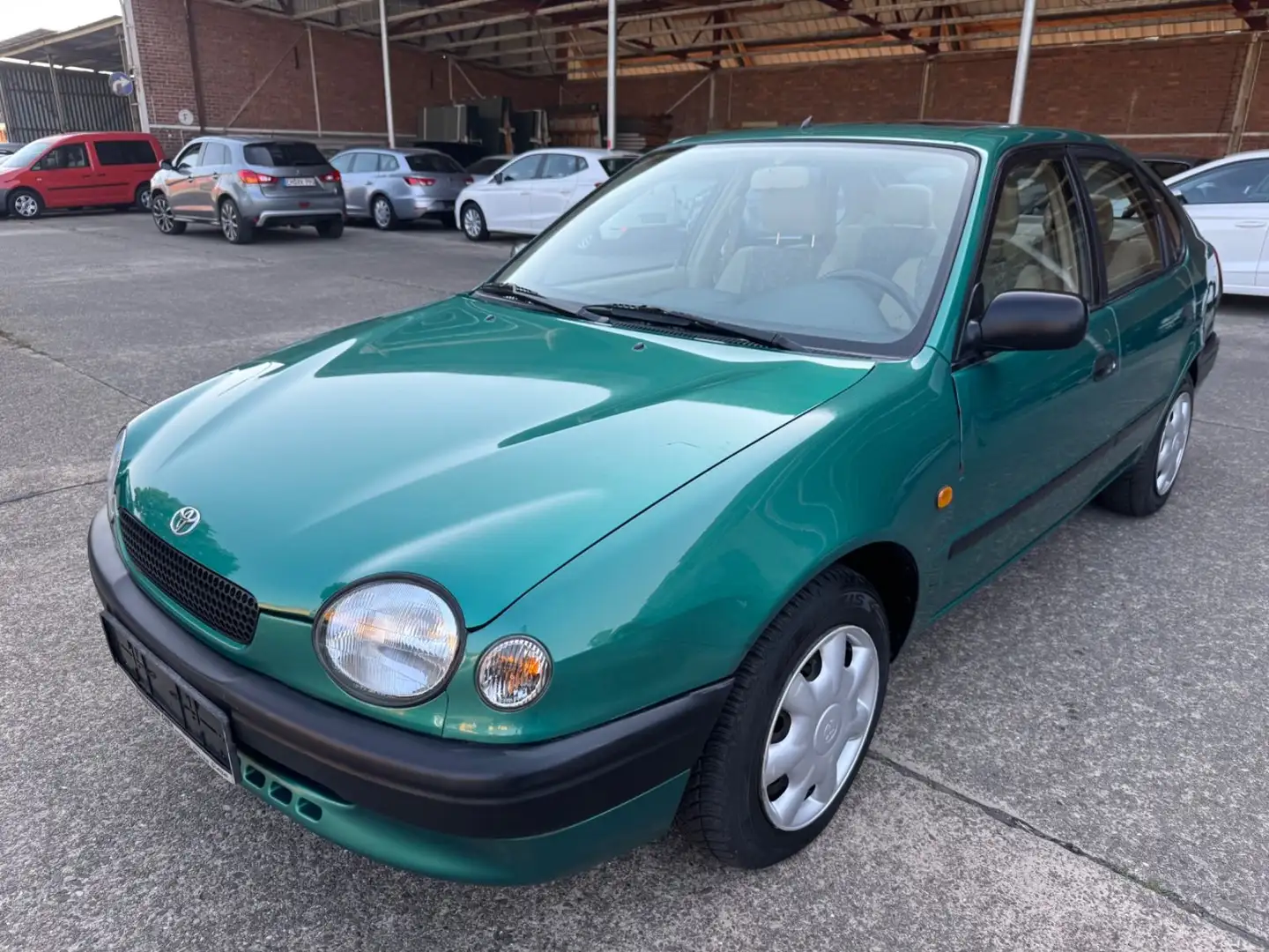 Toyota Corolla 1.4 linea terra Automatik/1.HAND/TÜV NEU Grün - 1
