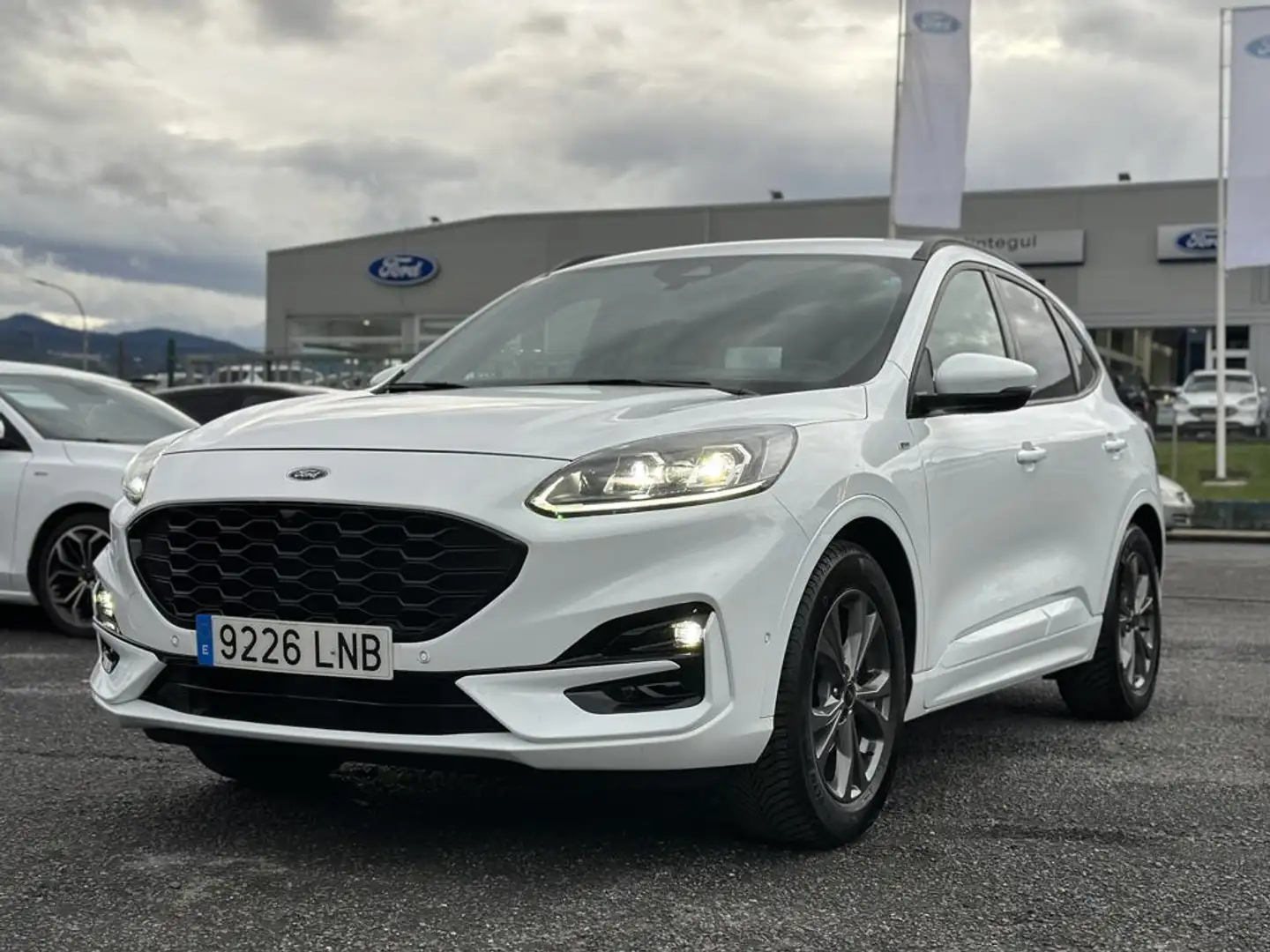 Ford Kuga 1.5 EcoBlue ST-Line FWD 120 Weiß - 1