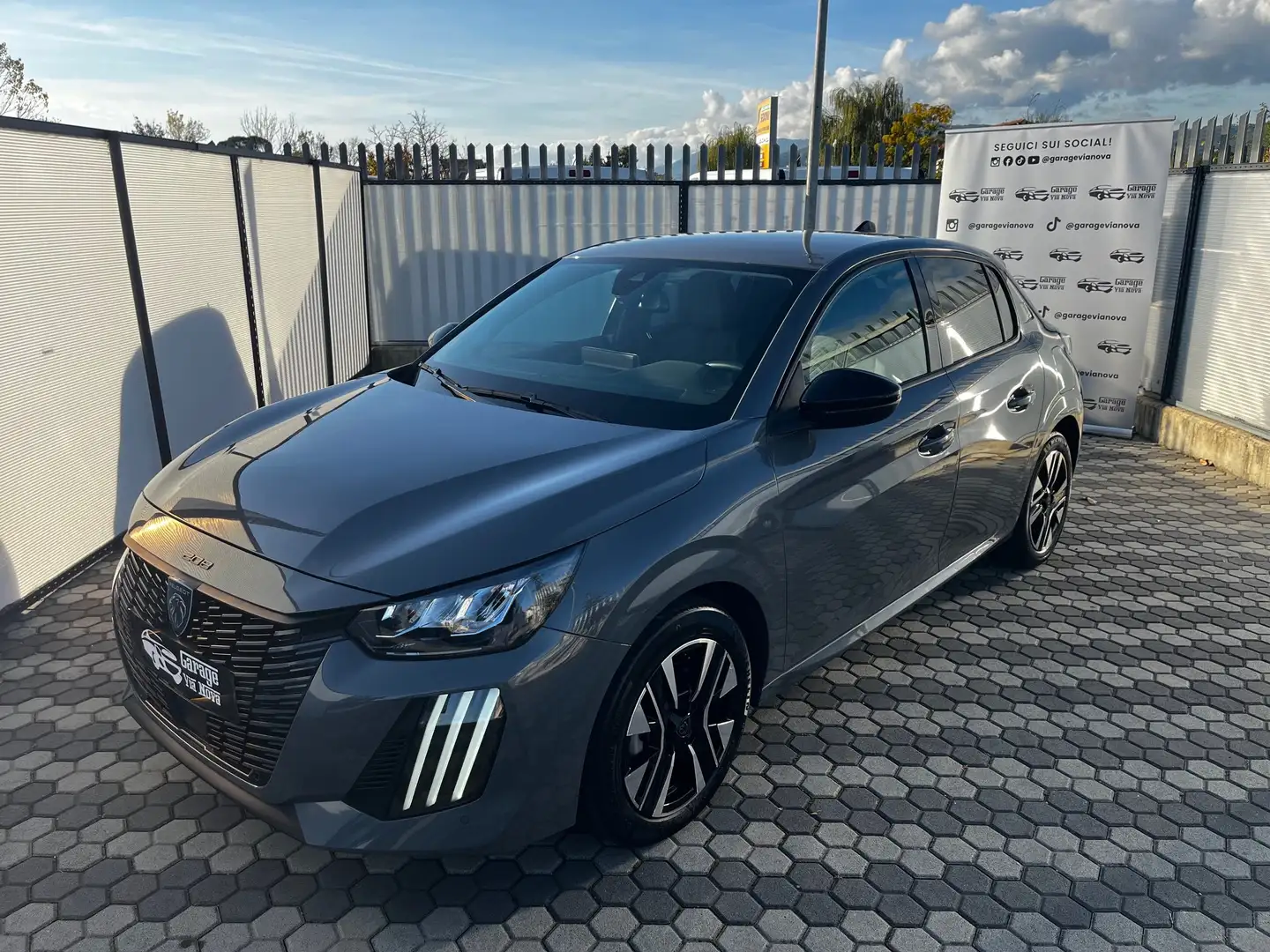 Peugeot 208 208 1.2 puretech Allure *PROMO* Grijs - 1