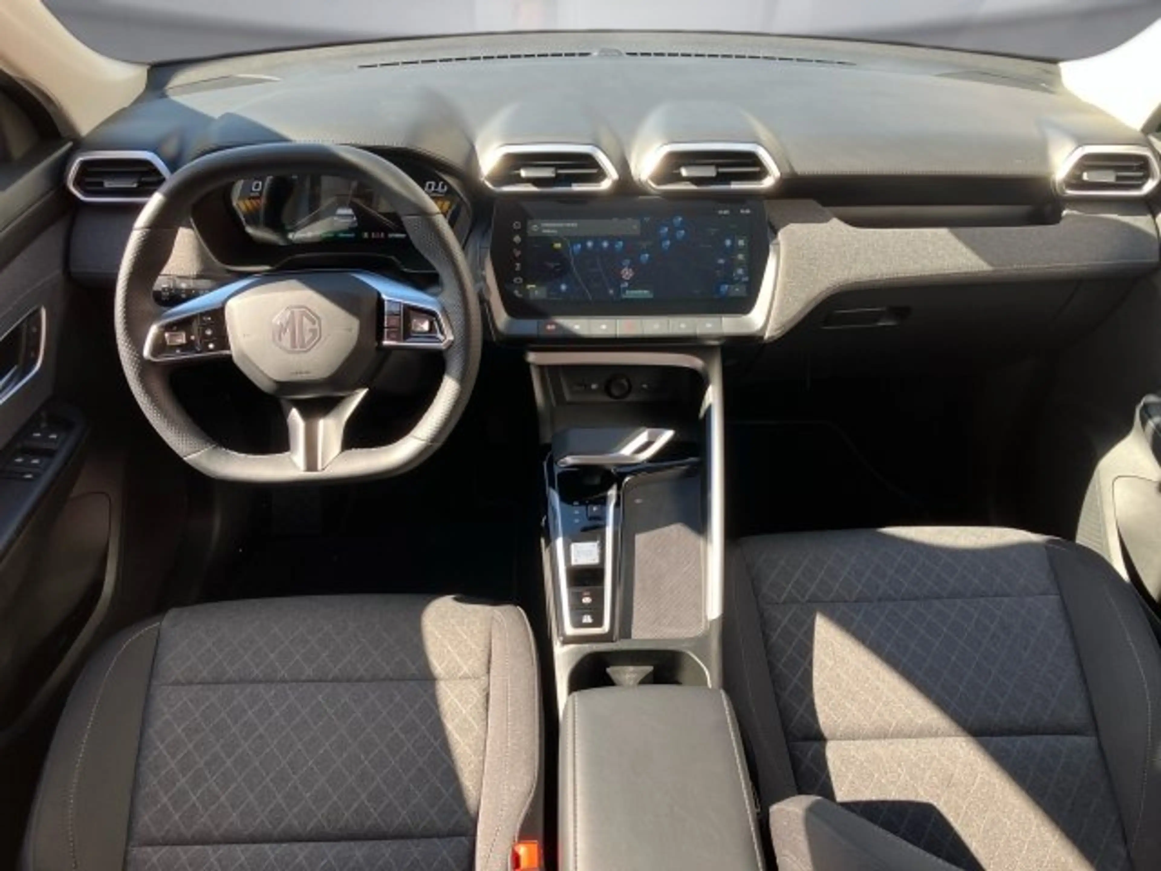MG ZS 1,5 HEV Comfort — photo 9