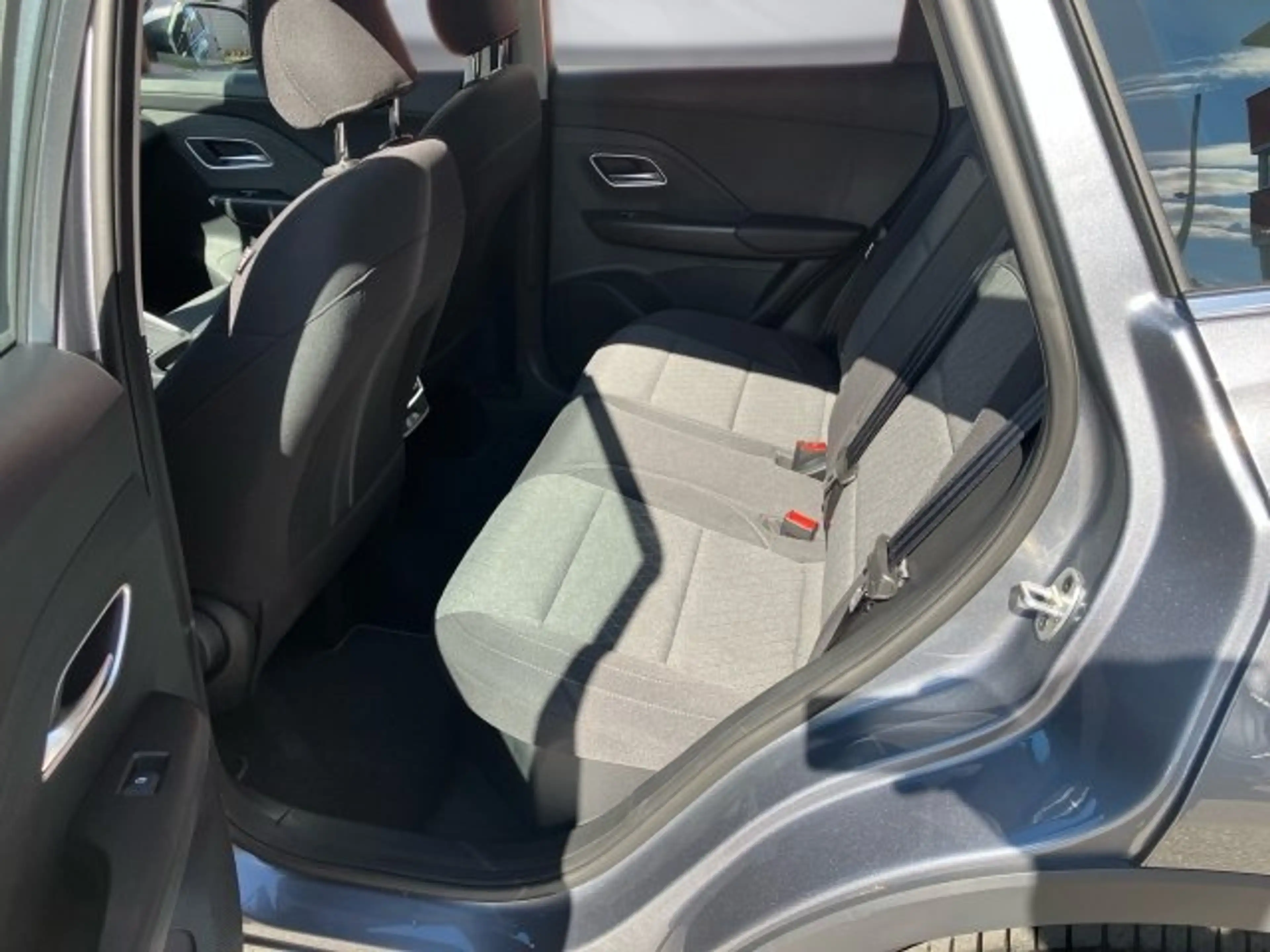 MG ZS 1,5 HEV Comfort — photo 12