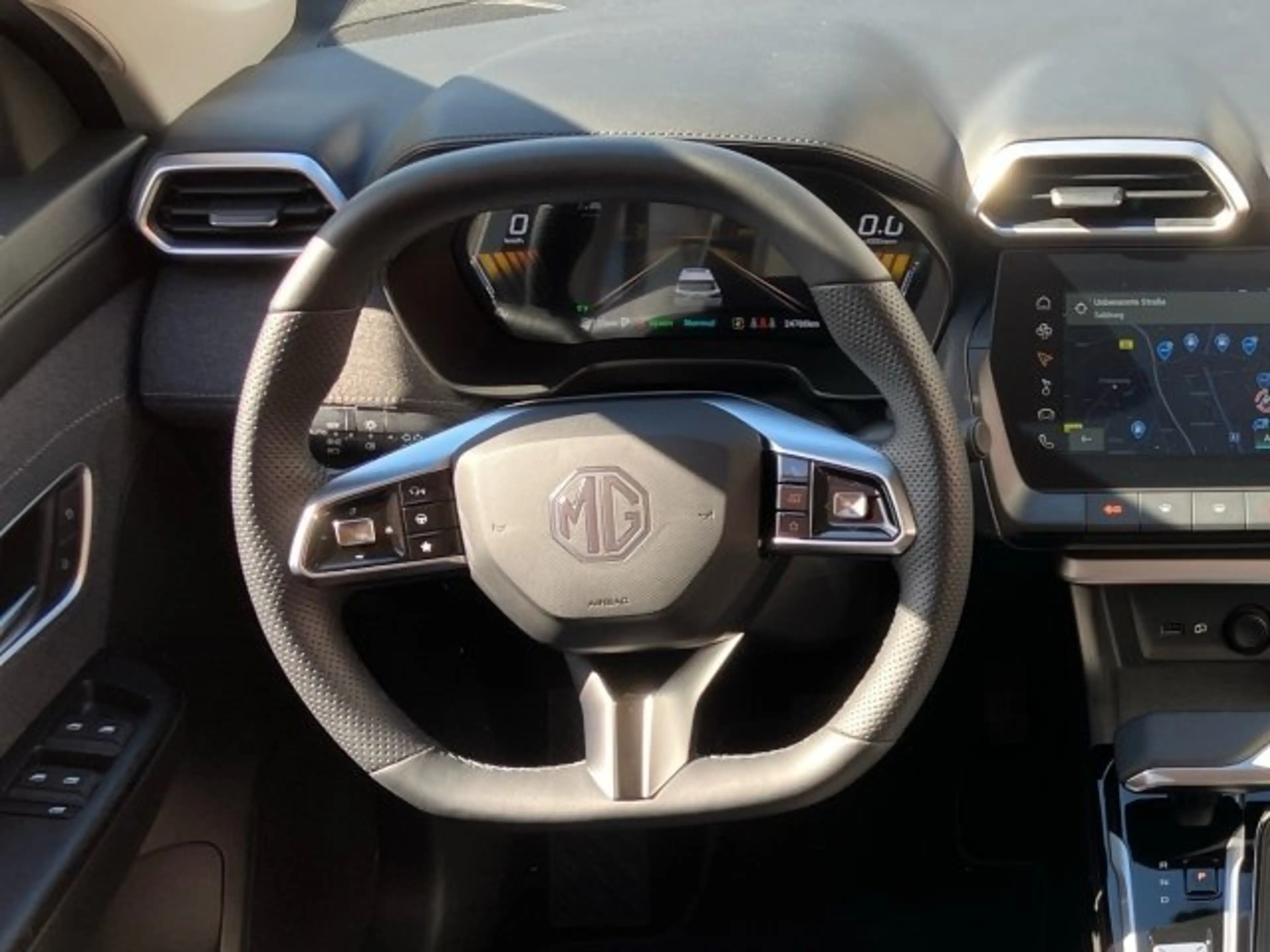 MG ZS 1,5 HEV Comfort — photo 10