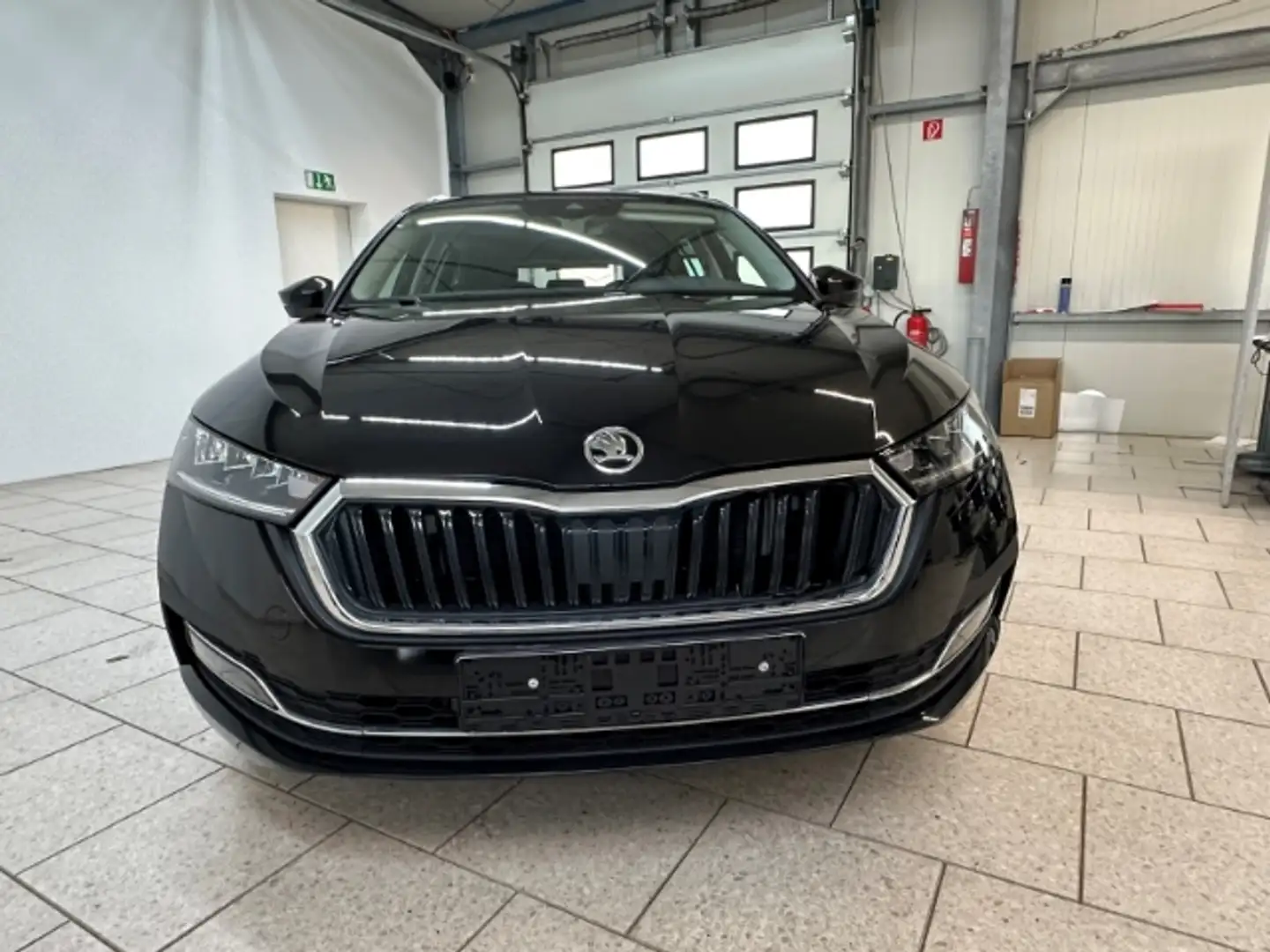 Skoda Octavia Combi 1.5 TSI Ambition LED SHZ LaneAssist Schwarz - 2