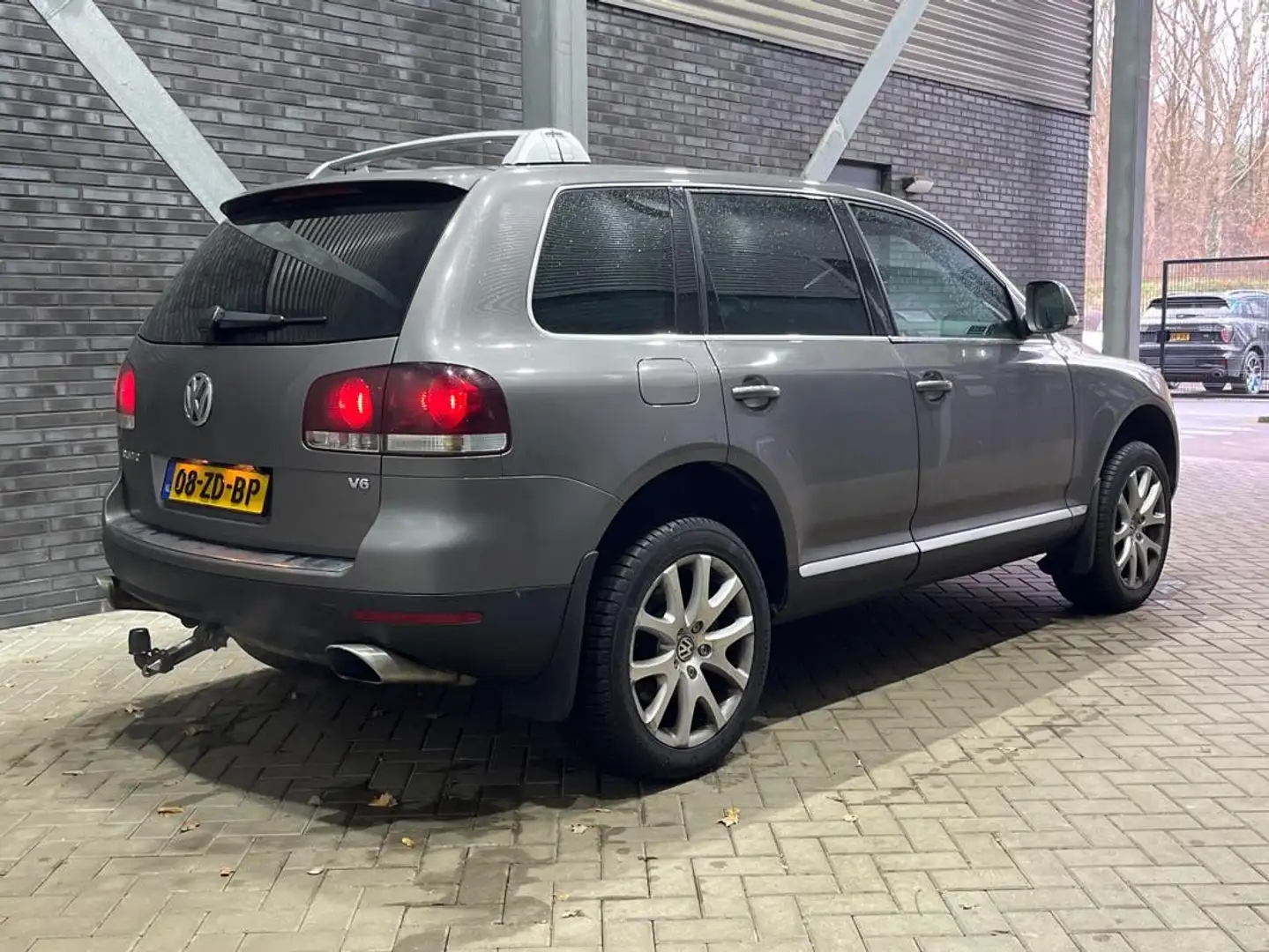 Volkswagen Touareg 3.6 V6 FSI Highline | Trekhaak | Stoelverwarming | Grau - 2