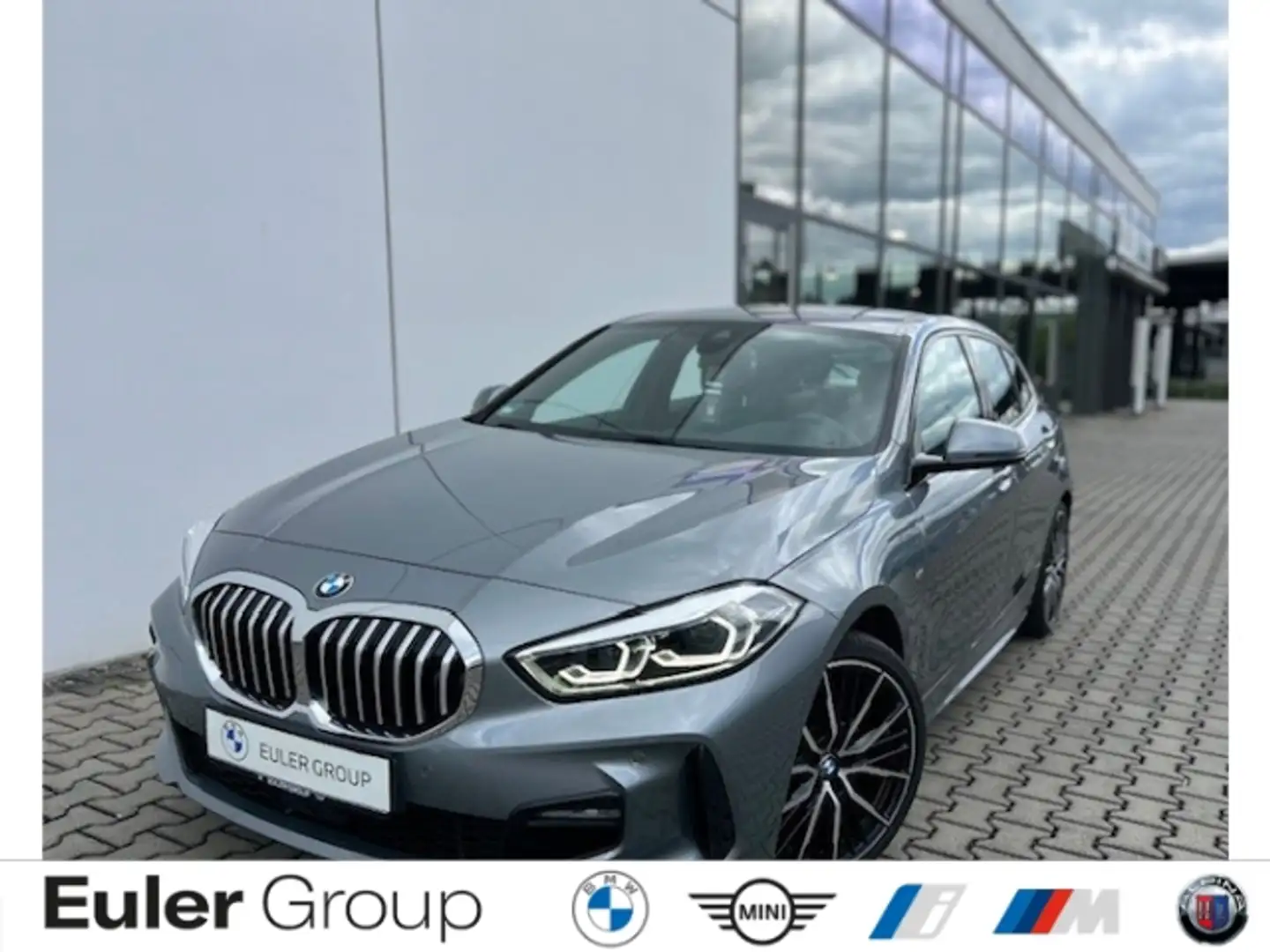 BMW 118 i 5-Türer M-Sport LiveCockProf PDC SHZ DAB Grijs - 1