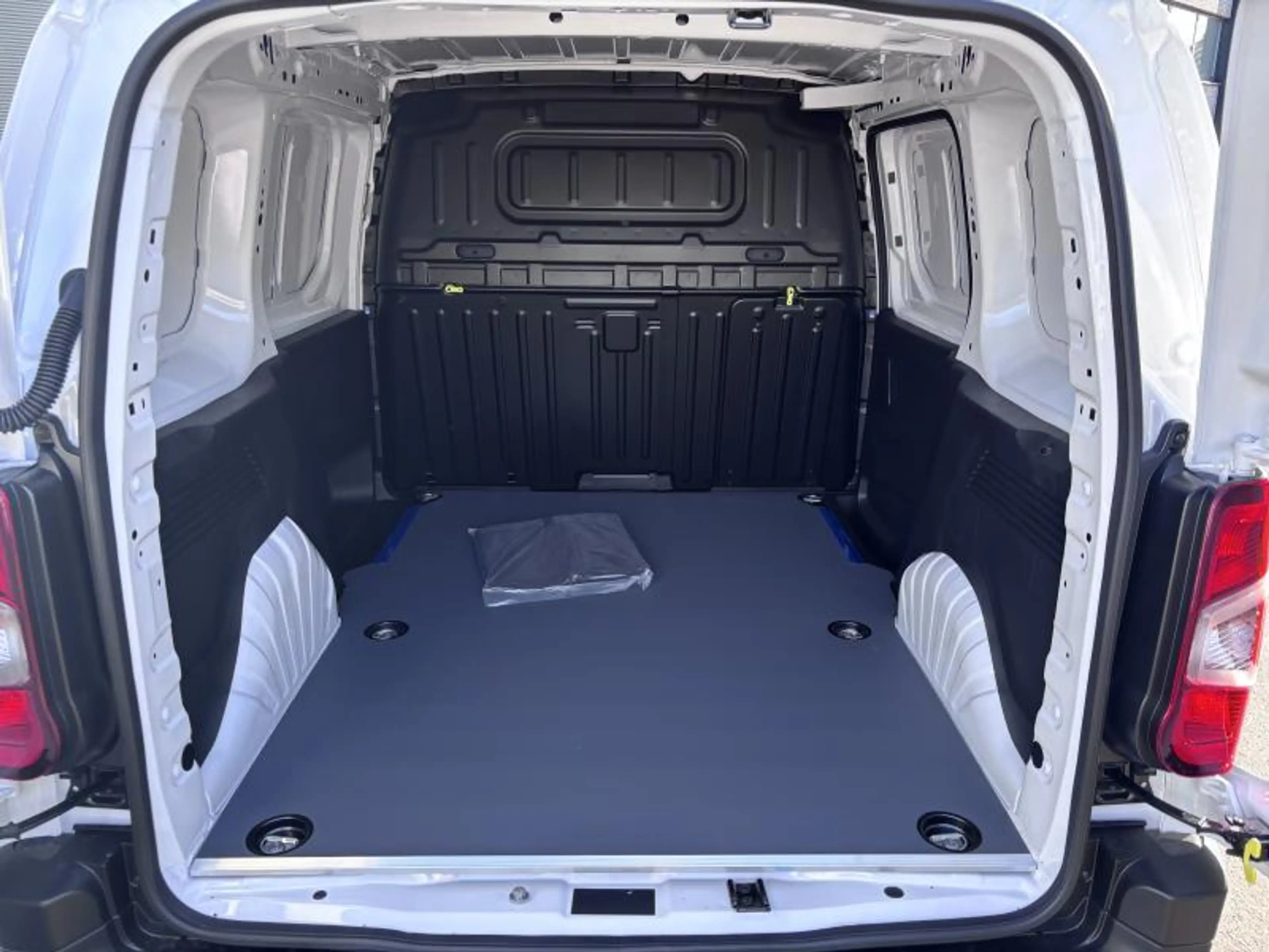 Peugeot Partner Standard Light 1.5 BlueHDI — photo 8