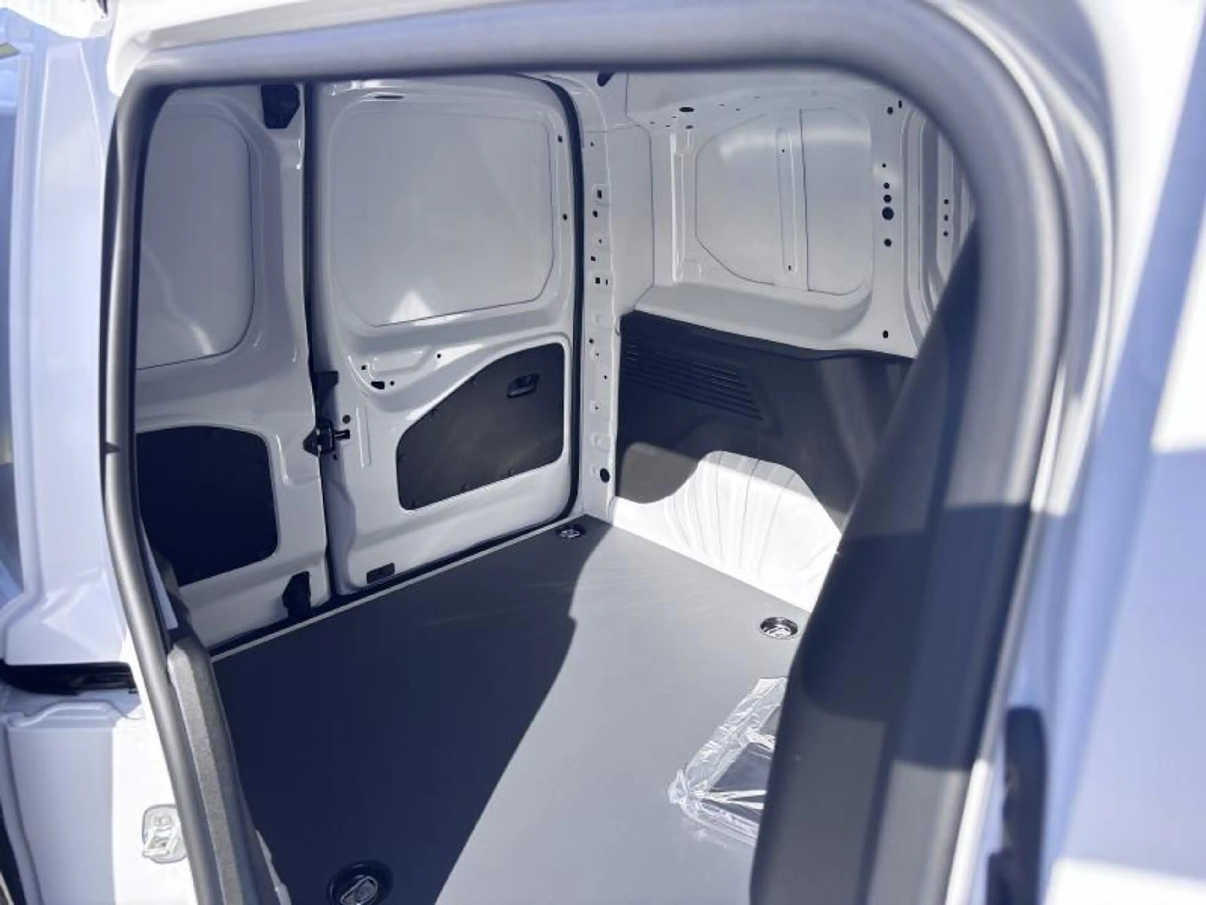 Peugeot Partner Standard Light 1.5 BlueHDI — photo 9