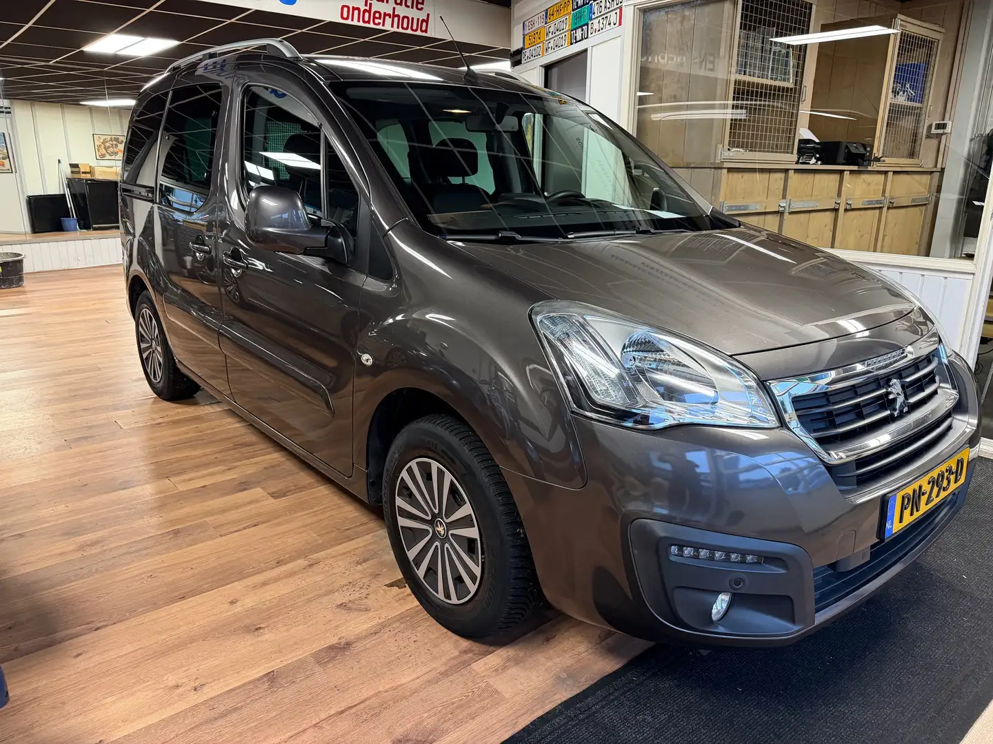 Peugeot Partner Tepee 1.2 PureTech Active NAVI-CAMERA-HAAK Gris - 2