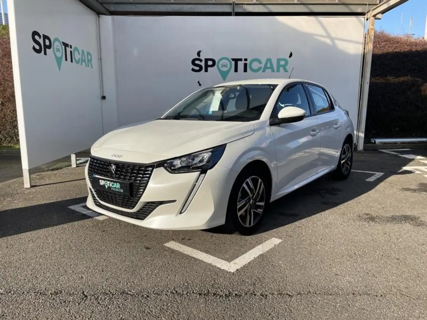 Peugeot e-208 1.2 PureTech 100ch S\u0026S Allure Blanc - 1