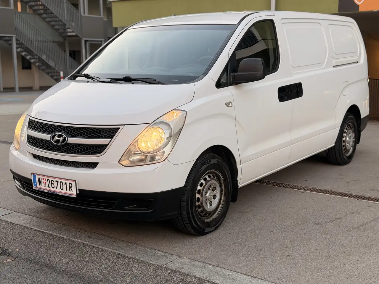 Hyundai H-1
