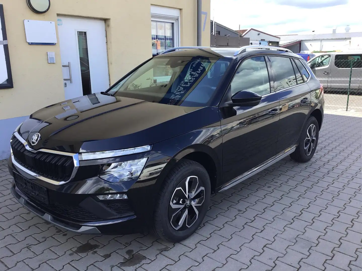 Skoda Kamiq Top Selection AHK Kamera PDC v+h KESSY 16 Zoll ... Schwarz - 1