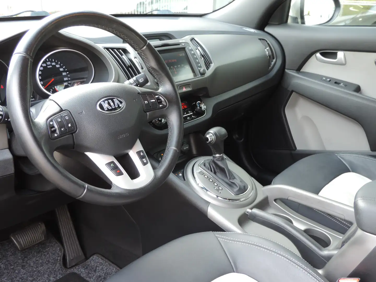 Kia Sportage 2.0 ExecutiveLine Automaat - Camera | Nav | PDC v+ Grijs - 2