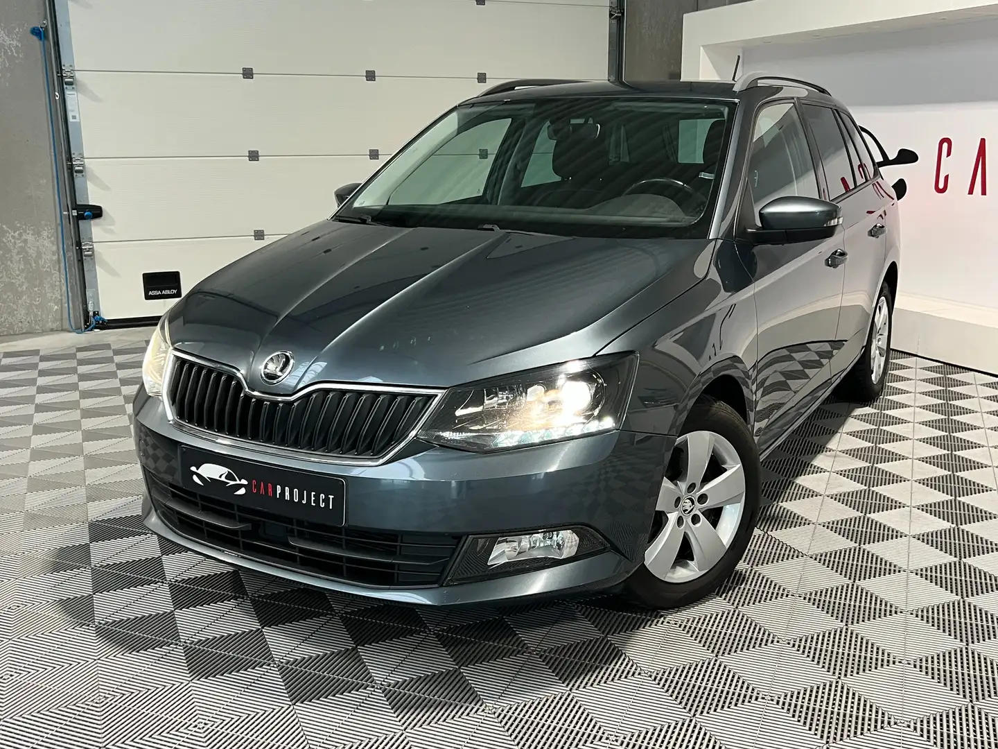 Skoda Fabia Fabia SW 1.2 TSI 110CH DSG/GPS/PDC ARR/JA 15 Gris - 1