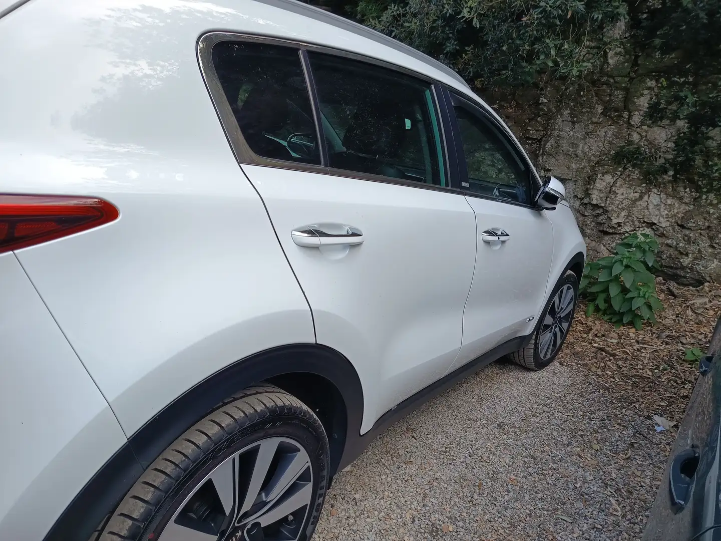 Kia Sportage Sportage IV  2.0 crdi Feel Rebel awd 136cv auto Bianco - 2