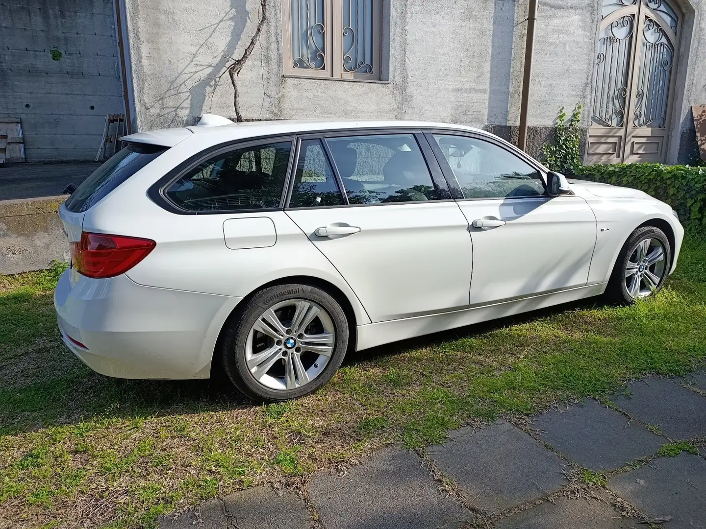 BMW 320 320d Touring xdrive Business auto - 1