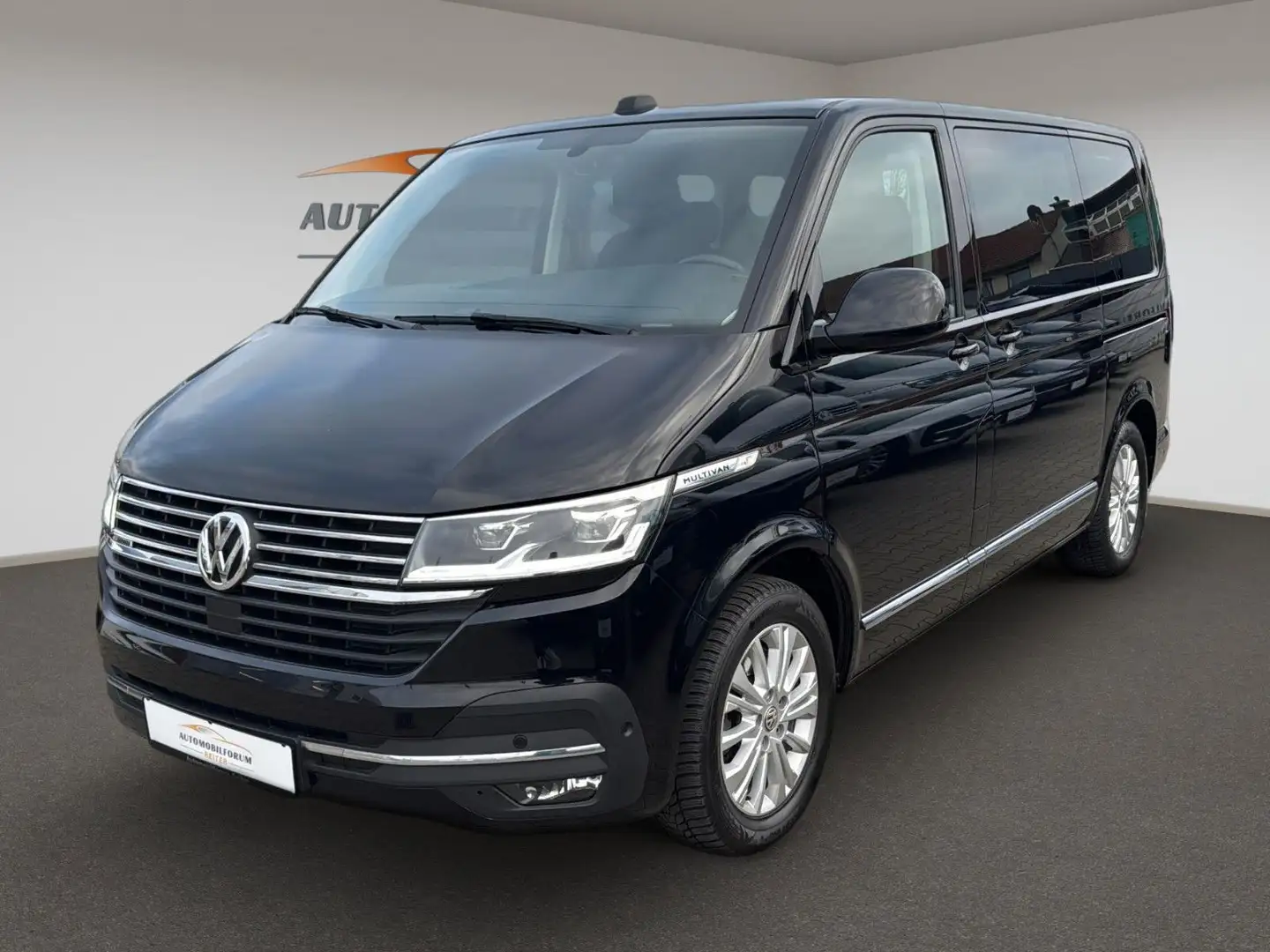 Volkswagen T6 Multivan T6.1 Multivan Highline 4 Motion AHK Stand Schwarz - 1