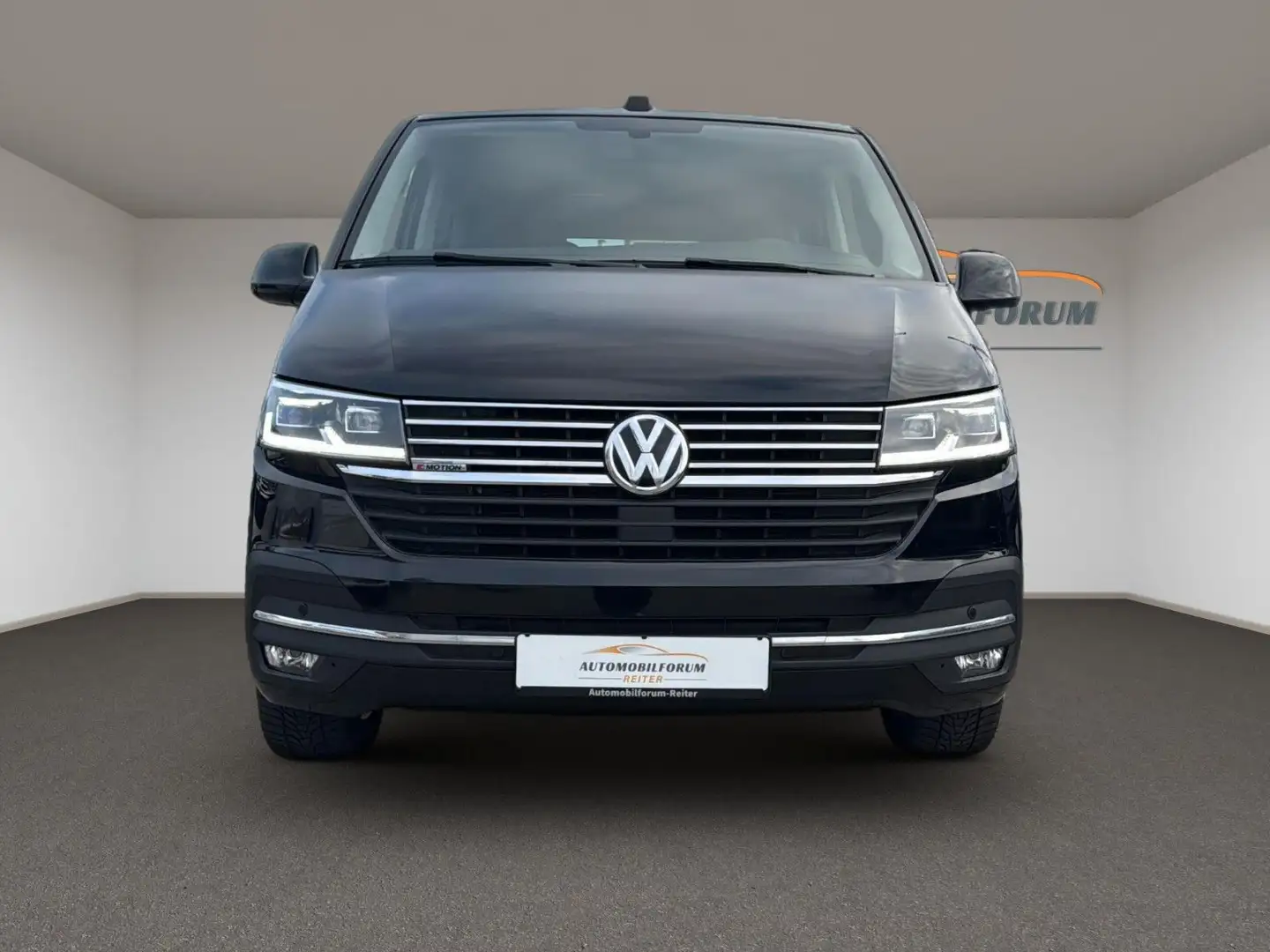 Volkswagen T6 Multivan T6.1 Multivan Highline 4 Motion AHK Stand Schwarz - 2
