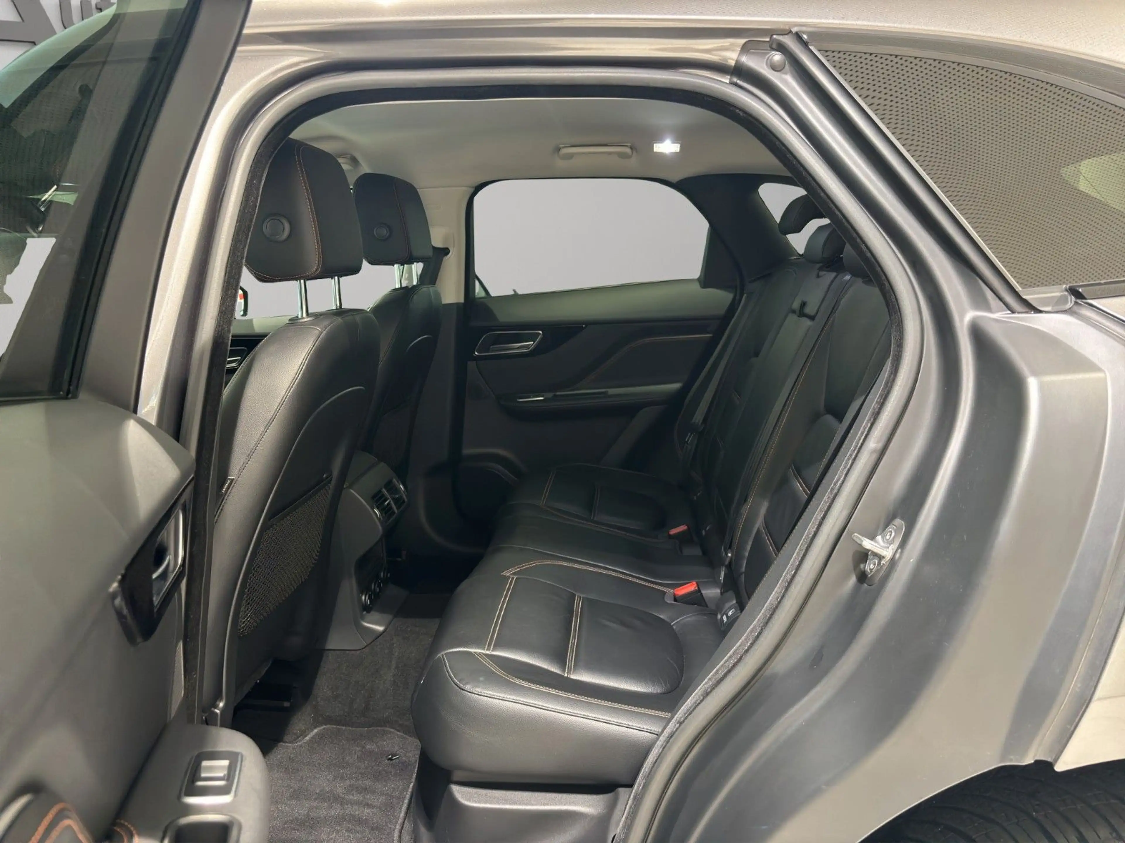 Jaguar F-Pace F-PACE Prestige AWD AUT. AHK LEDER NAV ACC SHZ — photo 8