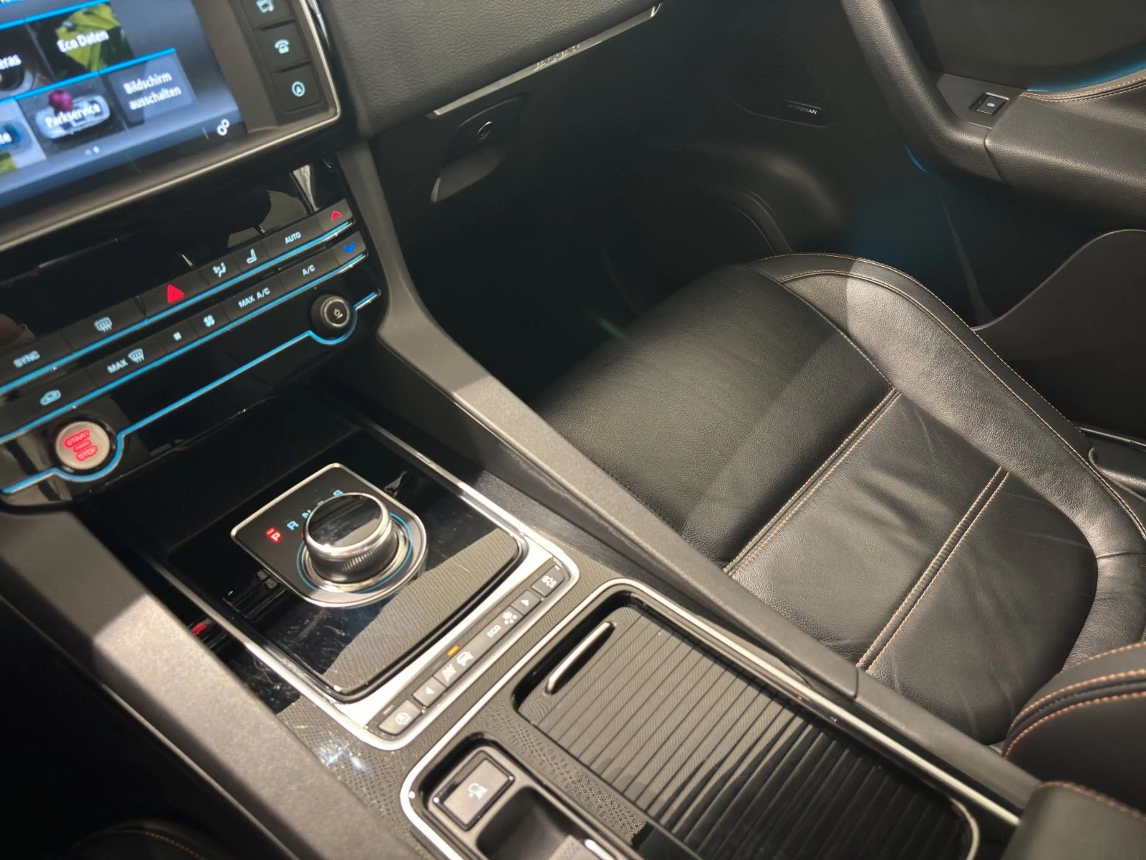 Jaguar F-Pace F-PACE Prestige AWD AUT. AHK LEDER NAV ACC SHZ — photo 14