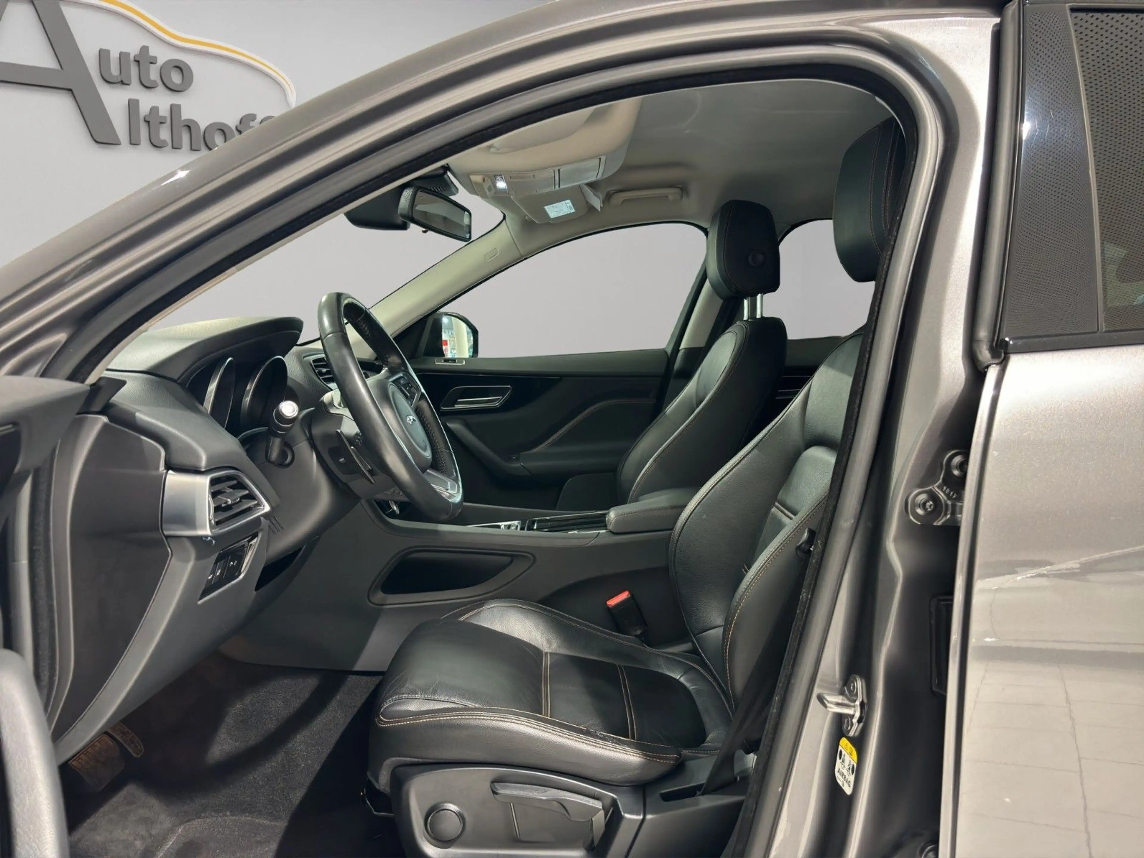 Jaguar F-Pace F-PACE Prestige AWD AUT. AHK LEDER NAV ACC SHZ — photo 7