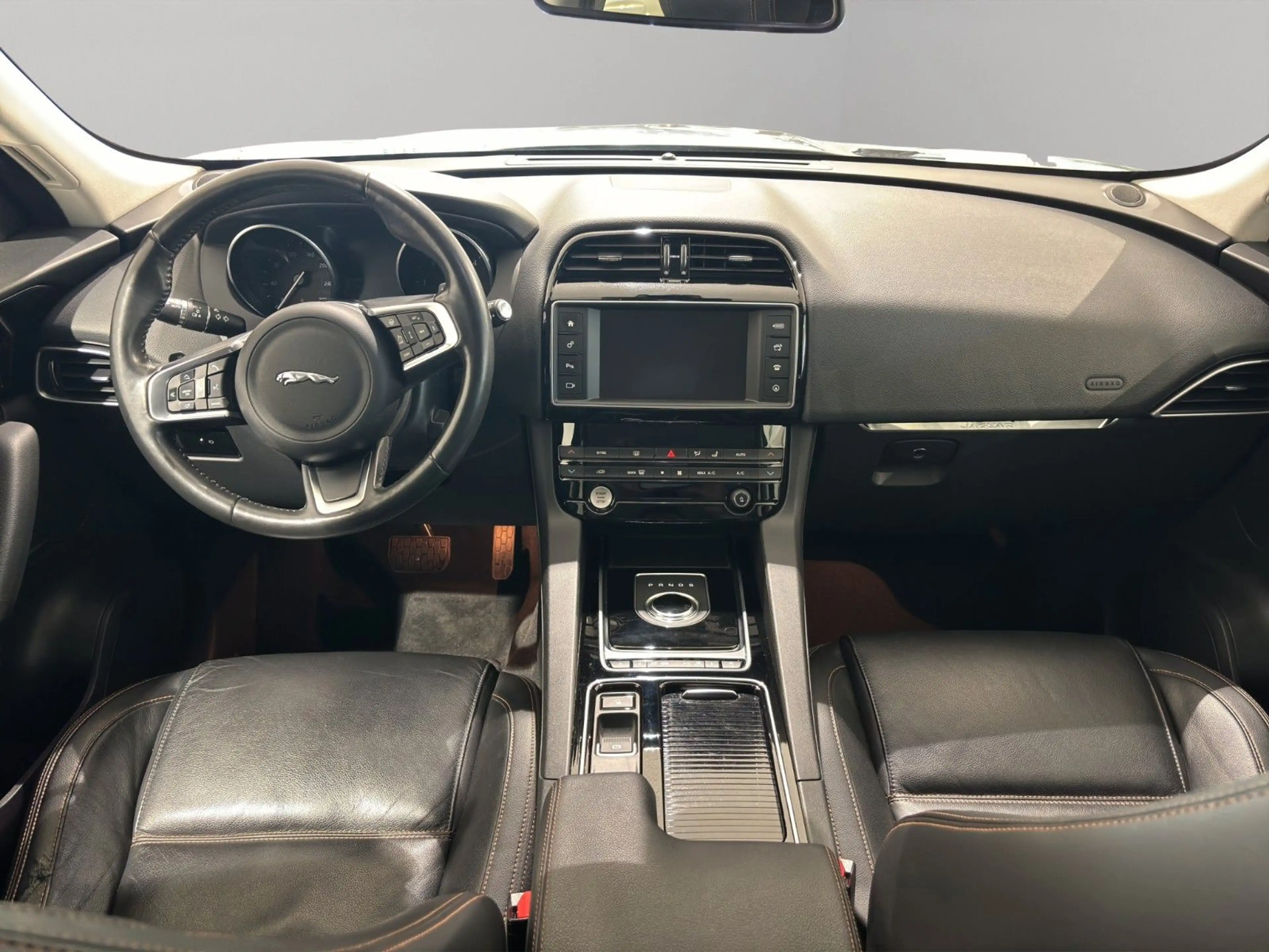 Jaguar F-Pace F-PACE Prestige AWD AUT. AHK LEDER NAV ACC SHZ — photo 11