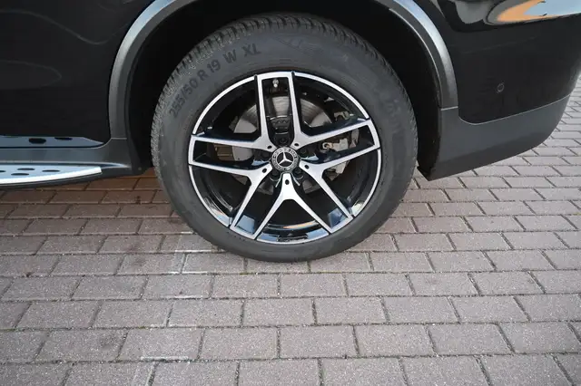 Mercedes-Benz GLC view 11