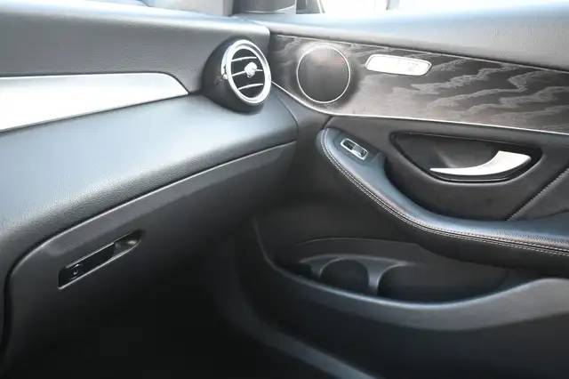 Mercedes-Benz GLC view 19