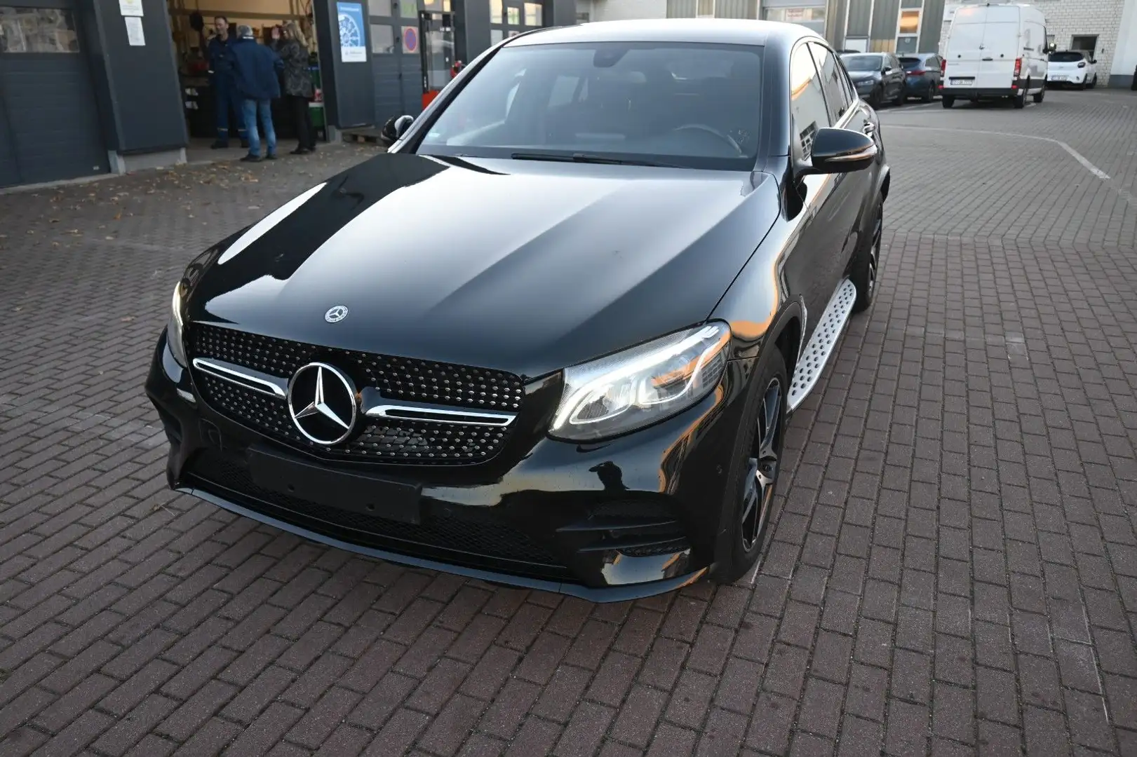 Mercedes-Benz GLC 300 GLC Coupe 4Matic*AMG Line*LED* Zwart - 2