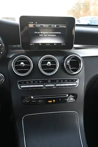 Mercedes-Benz GLC view 17