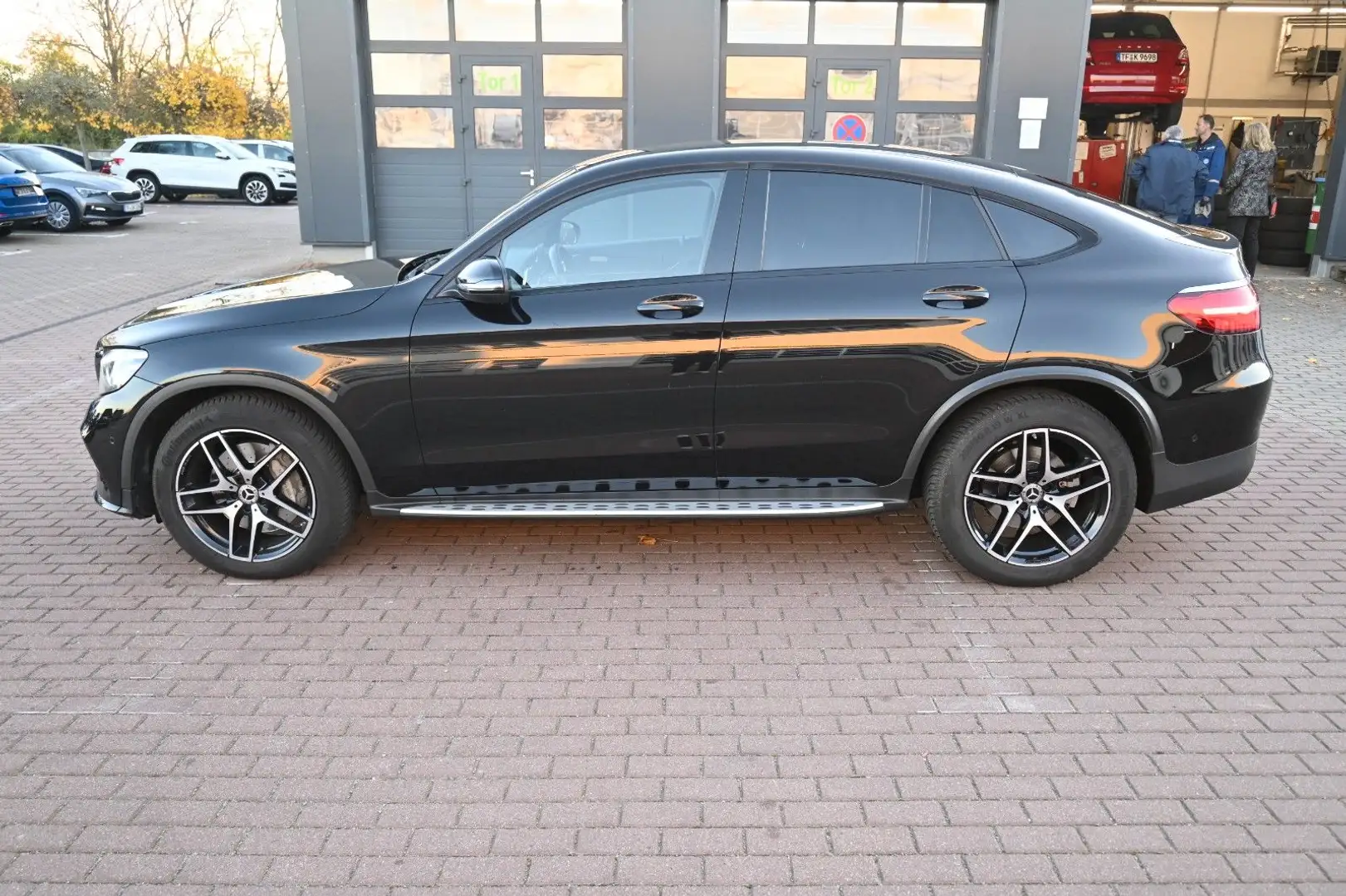 Mercedes-Benz GLC 300 GLC Coupe 4Matic*AMG Line*LED* Zwart - 1