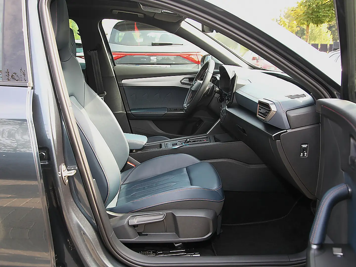 CUPRA Formentor 1.4 TSI Basis e-Hybrid NAVI PANO LE Grau - 2