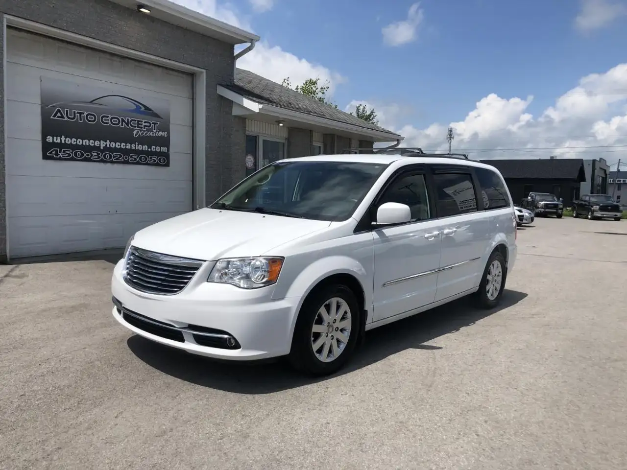 Chrysler Town & Country снимка Chrysler Town & Country