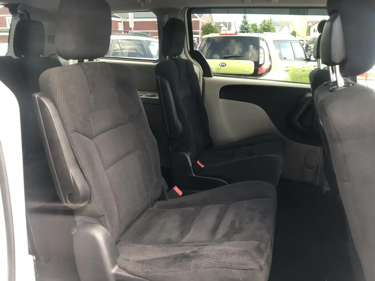 Chrysler Town & Country снимка Chrysler Town & Country