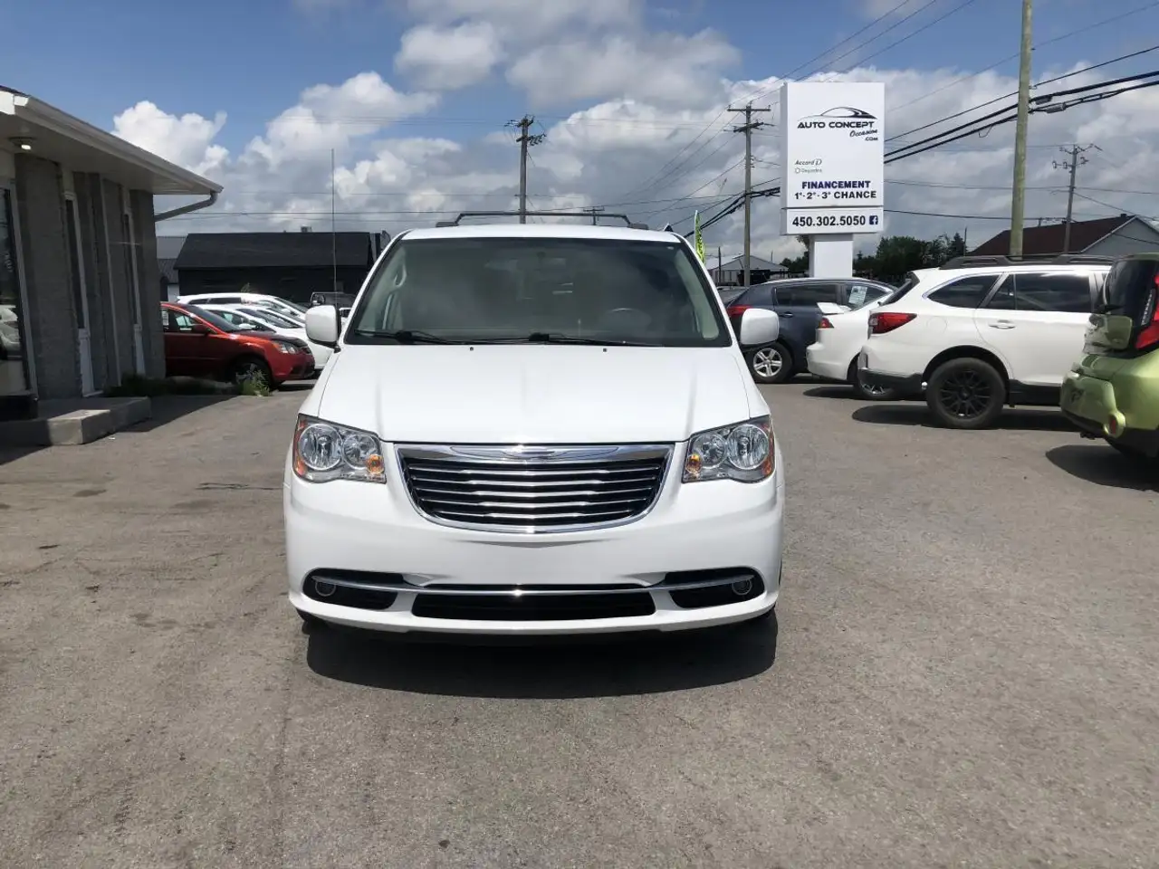 Chrysler Town & Country снимка Chrysler Town & Country