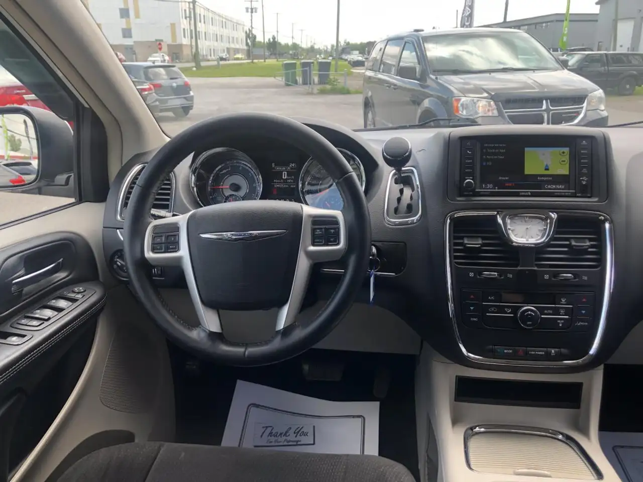 Chrysler Town & Country снимка Chrysler Town & Country