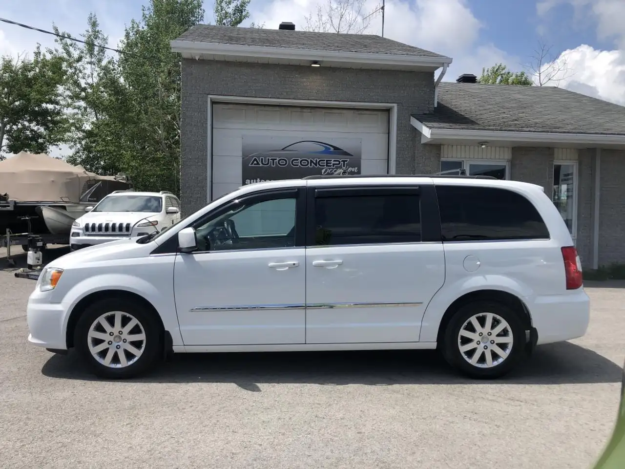 Chrysler Town & Country снимка Chrysler Town & Country