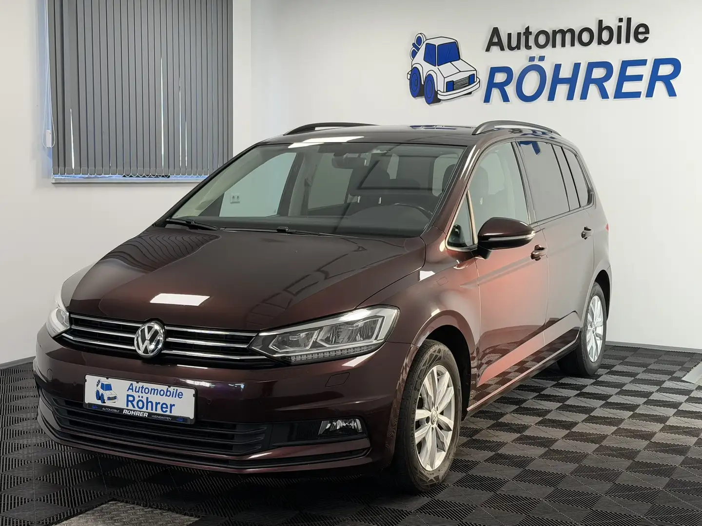 Volkswagen Touran 1.6 TDI DSG BlueMotion Business LED AHK Rot - 1