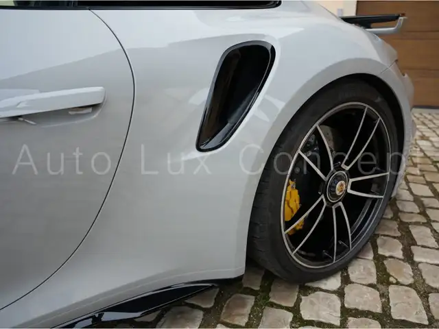 Porsche 911 view 15