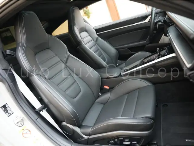 Porsche 911 view 9